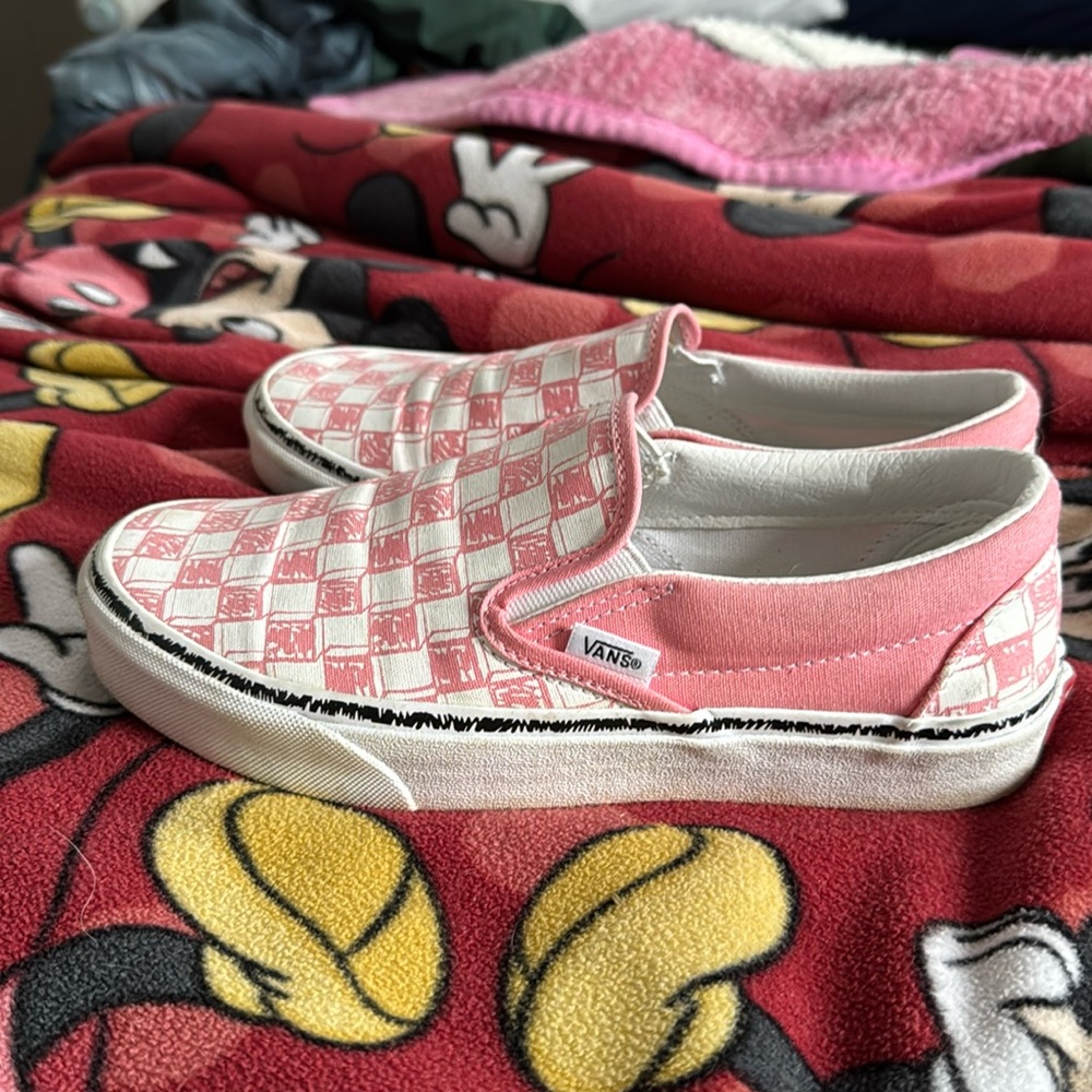 Women’s 7.5 pink sketch checkerboard vans